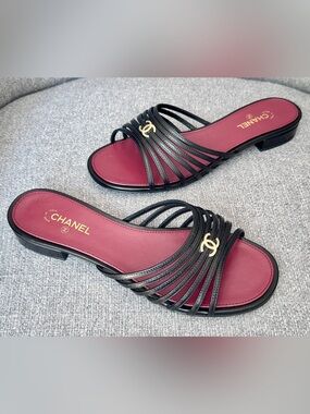 NEW CHANEL BLAZY Black strappy Leather GOLD CC FLIP FLOP Slides Flat Sandals 37C